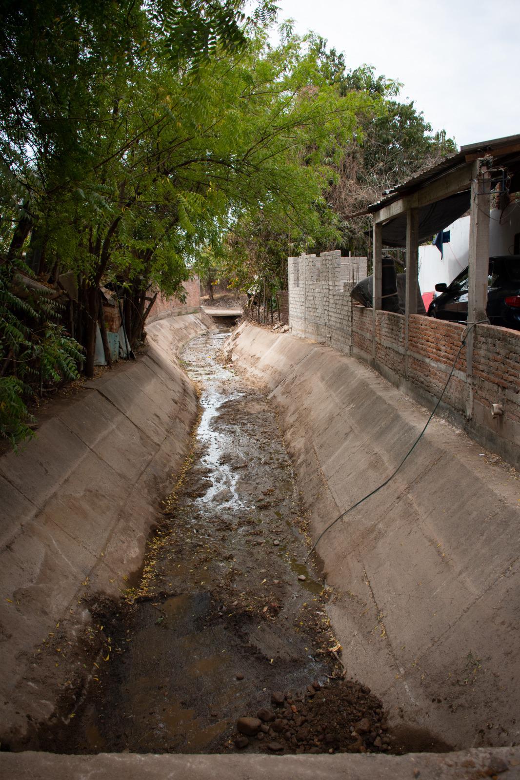 $!Para evitar más accidentes, inicia limpieza de arroyos, drenes y canales en Culiacán