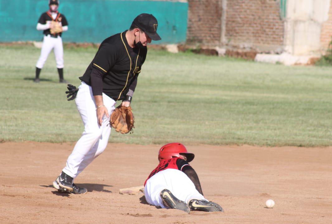 $!Zurdo Ramírez Team amarra la cima de la Liga de Beisbol Meseros al Bat