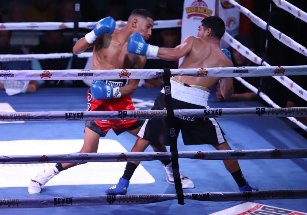 $!Feroz triunfo de Juan Estrada en velada de box Sangre Nueva 2