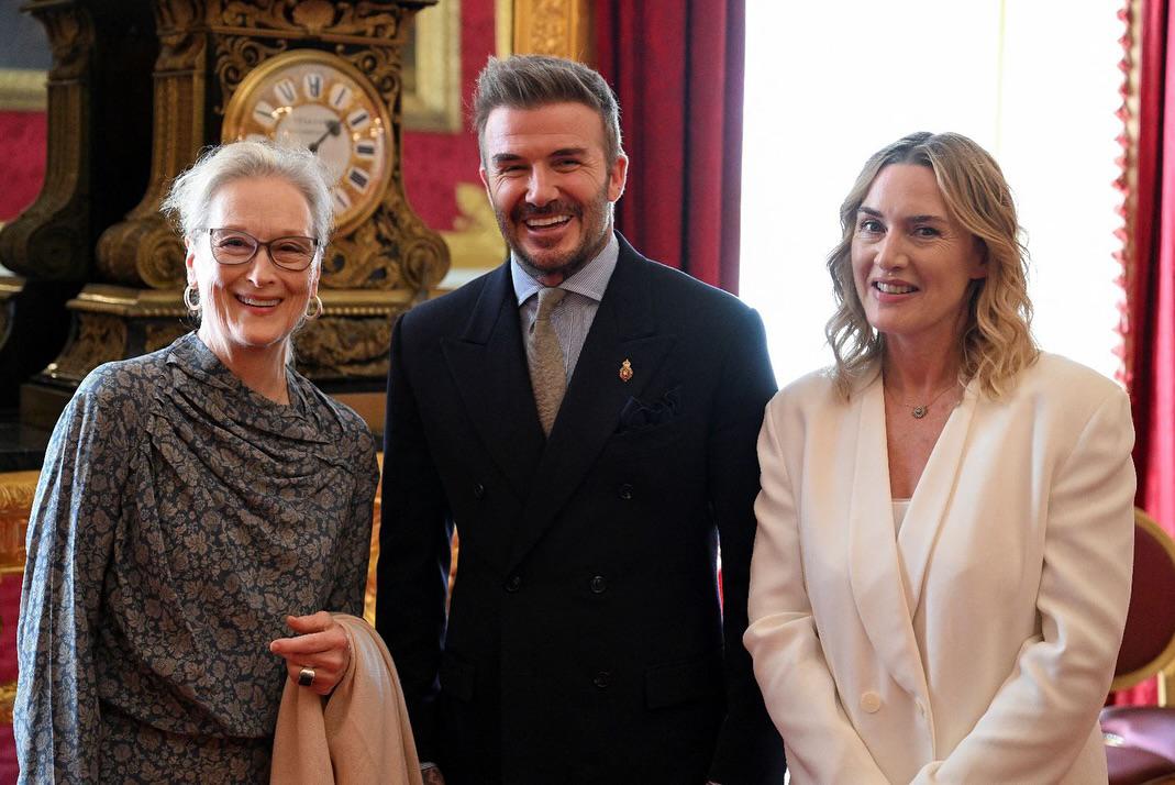 $!David Beckham es nombrado caballero por el Rey Carlos