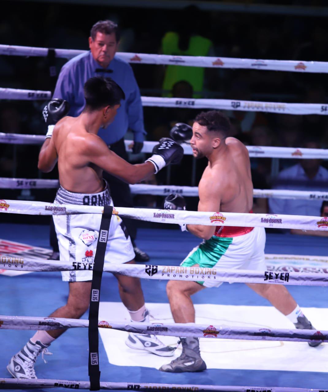 $!Feroz triunfo de Juan Estrada en velada de box Sangre Nueva 2