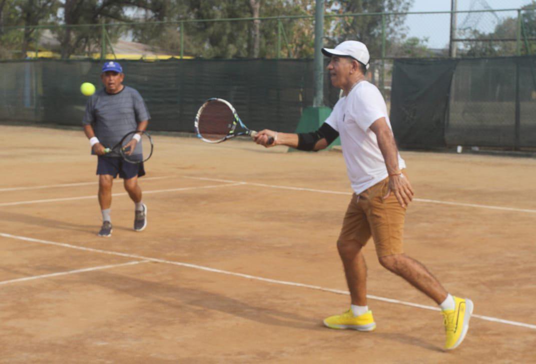 $!Arrancan Herrera y Sánchez con triunfo en Torneo de Tenis del Día del Padre