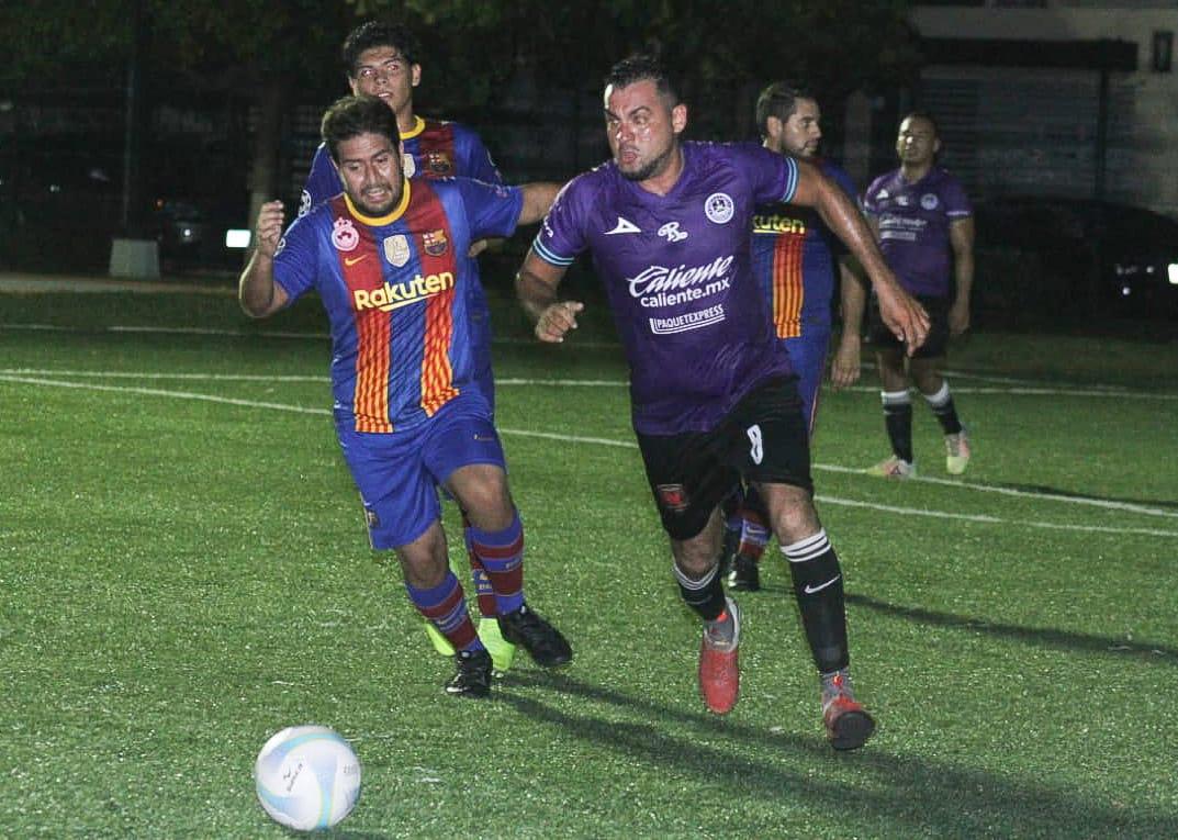 $!Datemex mantiene su invicto en la Liga de Futbol de Medios de Comunicación