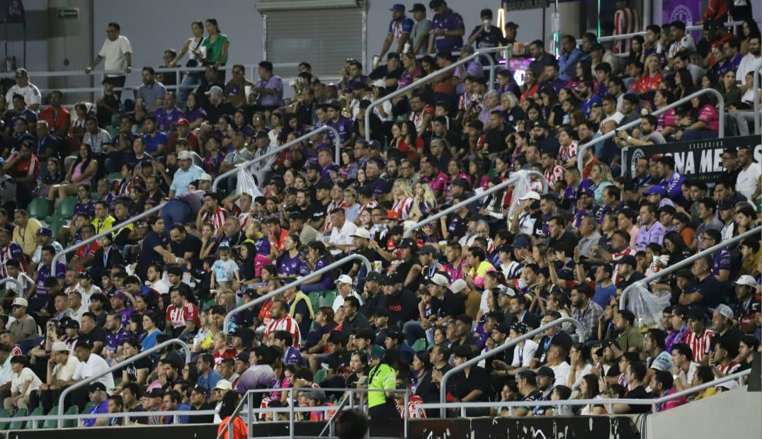 $!Mazatlán rescata el empate en un partido de locura y drama frente a las Chivas