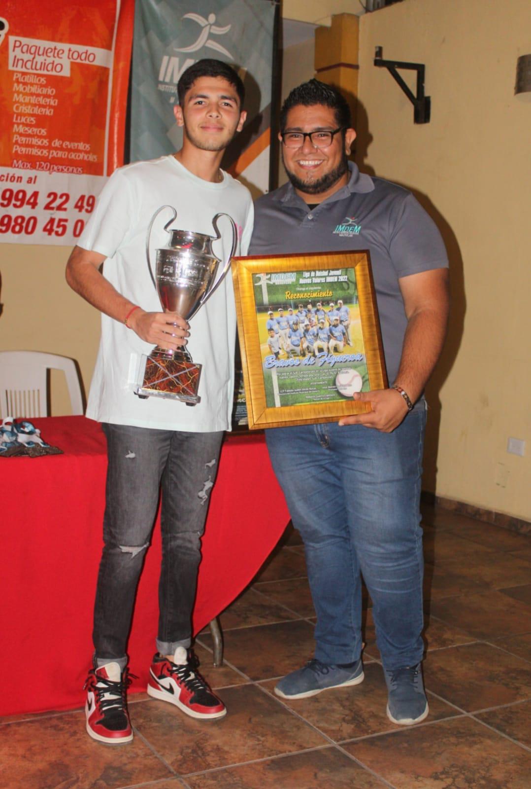 $!Premian a lo mejor de la Liga de Beisbol Nuevos Valores