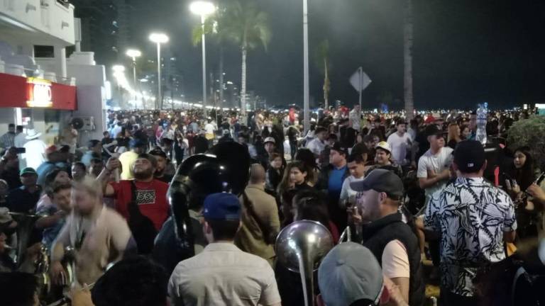 La alegría y las ganas de bailar de los asistentes y la banda sinaloense revivieron la fiesta de pueblo en esta Semana Santa 2024.