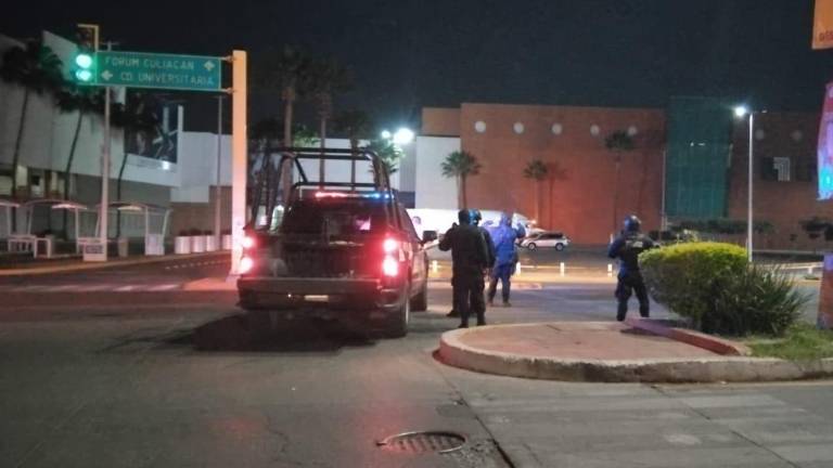 El hallazgo se dio frente al estacionamiento de un centro comercial ubicado sobre el bulevar Diego Valadés Ríos.
