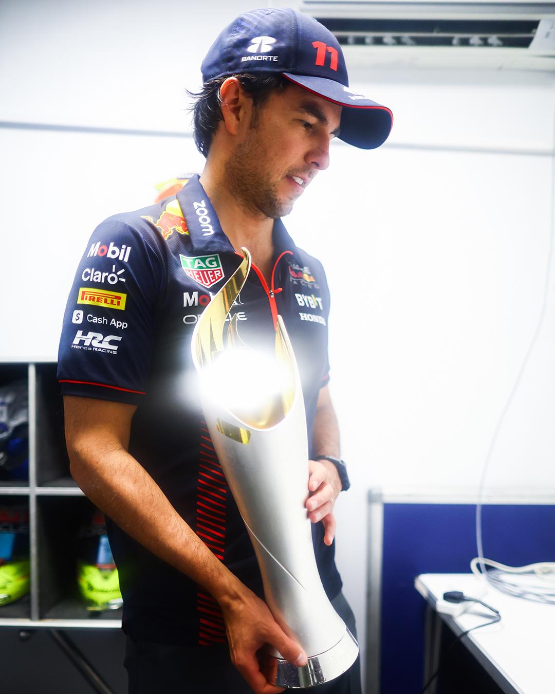 $!Checo se siente aliviado de que su neumático ‘no explotara’ en Bakú