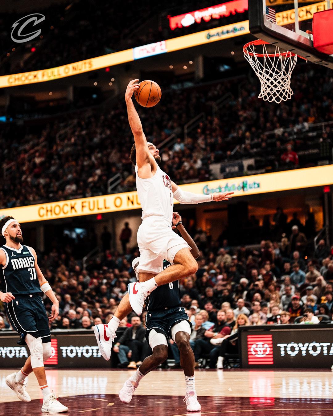 $!Paliza de Cavaliers a Mavericks tras la salida de Luka Doncic