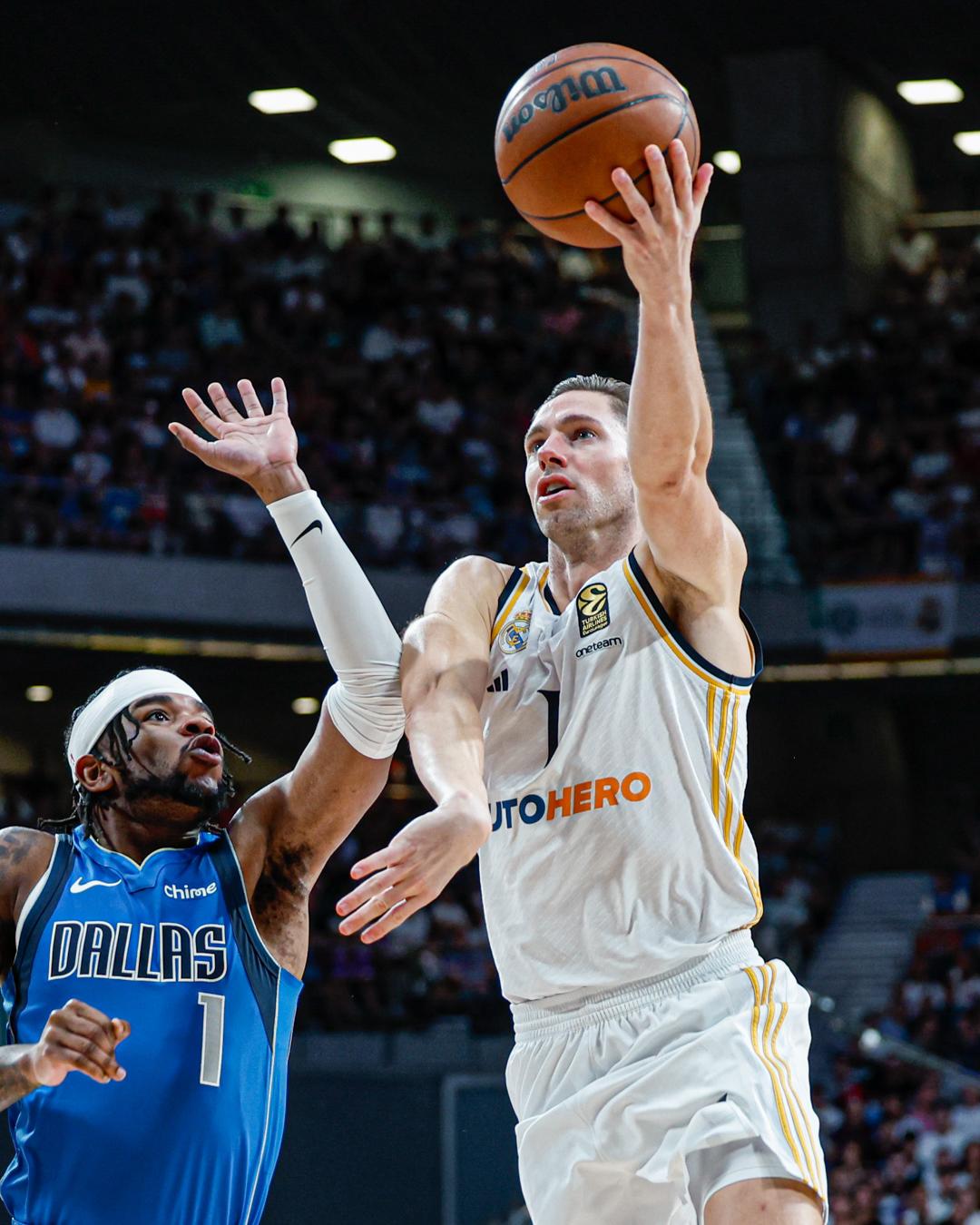 $!El Real Madrid se lleva la victoria ante Dallas en la fiesta incompleta de Luka Doncic