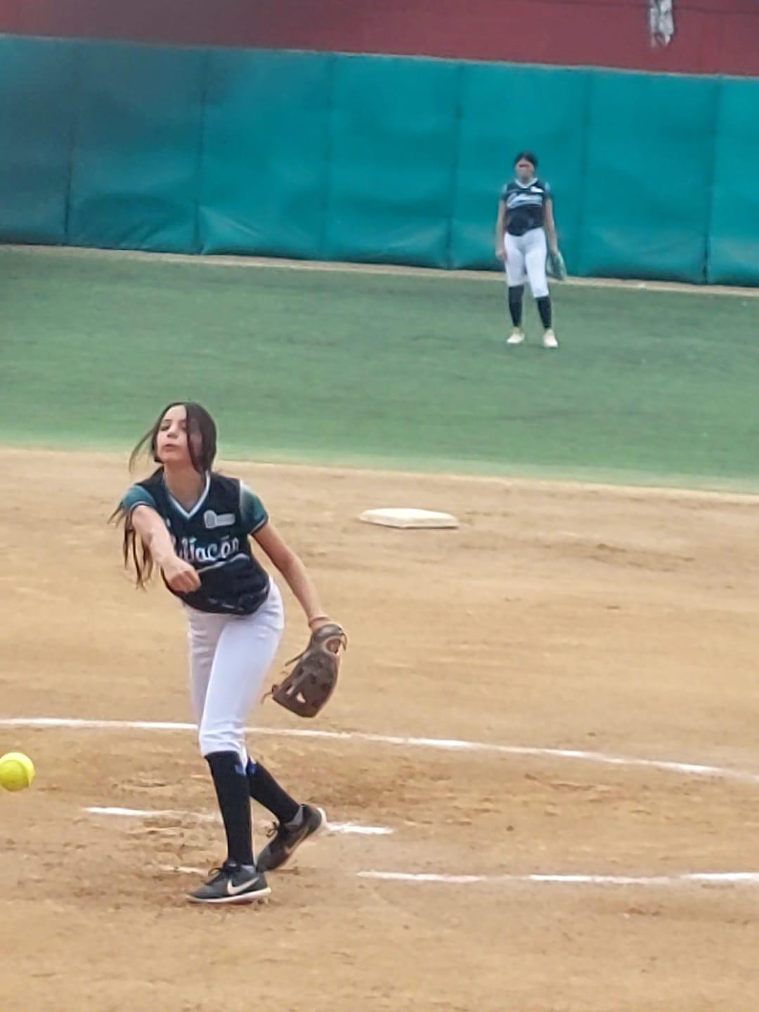 $!Culiacán domina el softbol femenil del Zonal con Juego Perfecto de Kiara Bernal