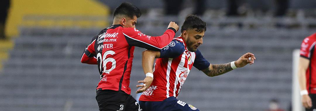 $!Guadalajara, Jalisco, 20 de marzo de 2022. Aldo Rocha y Alexis Vega , durante el partido de la jornada 11 del torneo Grita México Clausura 2022 de la Liga BBVA MX, entre los Rojinegros del Atlas y las Chivas Rayadas del Guadalajara, celebrado en el estadio Jalisco. Foto: Imago7/Alejandra Suárez