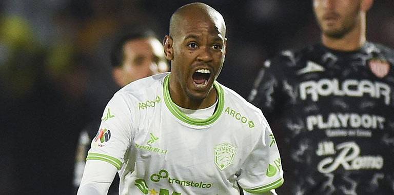 Diego Rolan en festejo de gol .