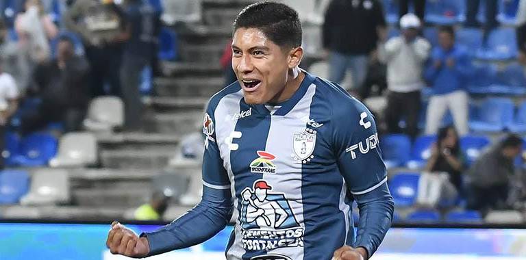 Israel Luna entra y define el juego.