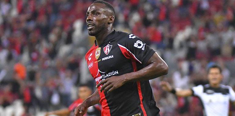 Julián Quiñones en festejo de gol.