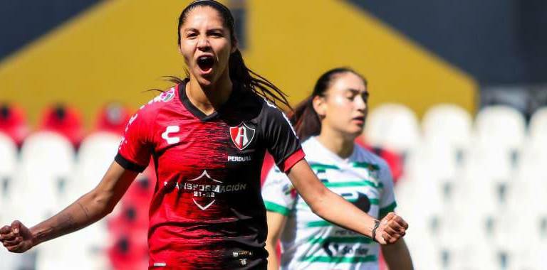 Alison González llega al América.