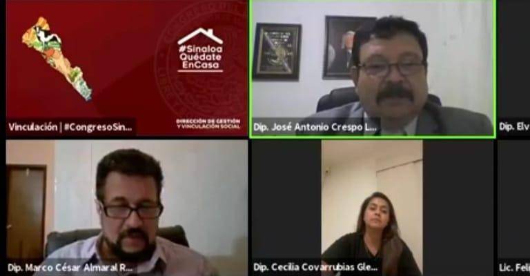 Legisladores y legisladoras en sesión de la Comisión de Protocolo.