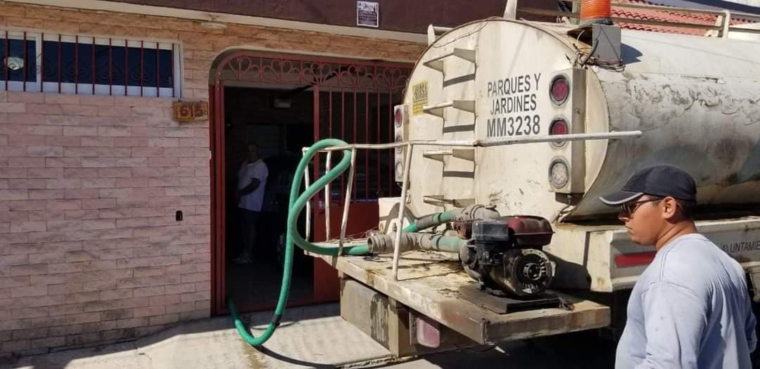 $!Mazatlán sufre ya desabasto de agua por reparación de canal de la Conagua