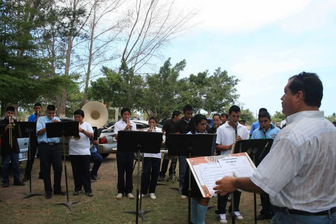 $!Nuevas generaciones de músicos se forman en Escuinapa guiados por el ‘Profe Hugo’