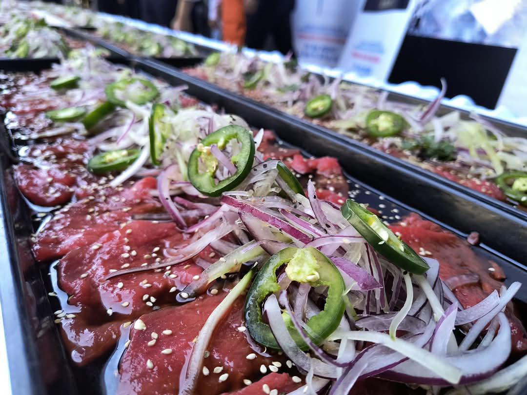 $!Mazatlán va por Récord Guinness con un kilómetro de sashimi de atún