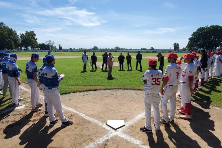 Ayuntamiento de Navolato supervisa obra de mejoramiento del estadio de beisbol de Los Ángeles
