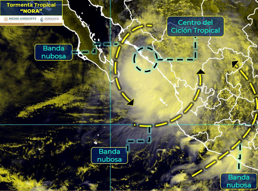 $!‘Nora’ se degrada a tormenta tropical, pero sigue castigando con lluvias a Mazatlán