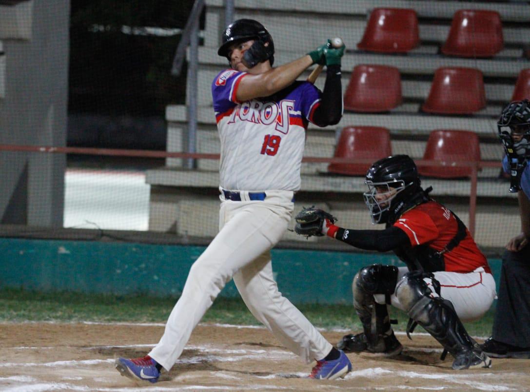 $!Ingeniería Carvajal le suda para vencer a Rays Nave Copa