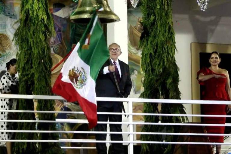 ‘¡Viva la Cuarta Transformación!’, grita El Químico en Mazatlán