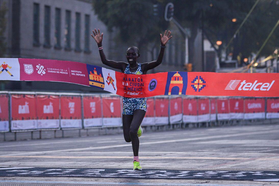 $!Mexicanos hacen el 1-2 en el Maratón de la Ciudad de México