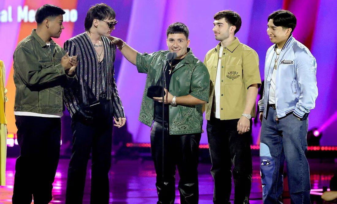 $!Peso Pluma y Eslabón Armado triunfan en la categoría de Mejor Colaboración Regional Mexicano, por el tema Ella Baila Sola.