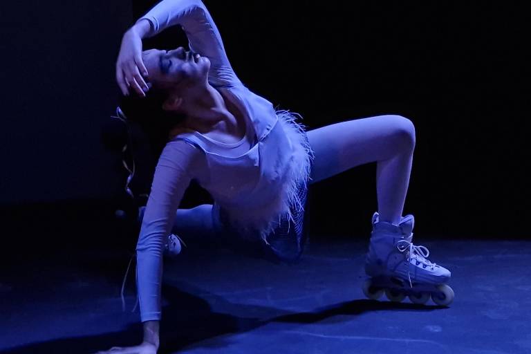 Conjuga danza, poesía y tecnología en Renacida