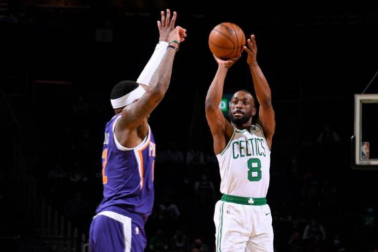 Boston Celtics frena a Phoenix Suns con defensa y un gran Kemba Walker