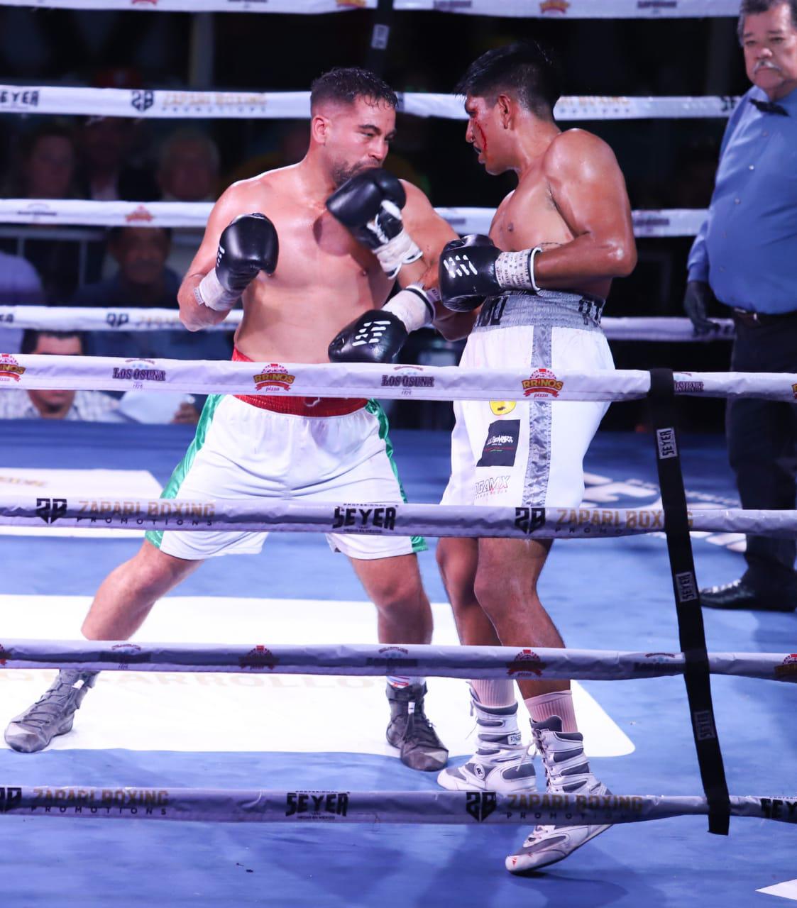 $!Feroz triunfo de Juan Estrada en velada de box Sangre Nueva 2