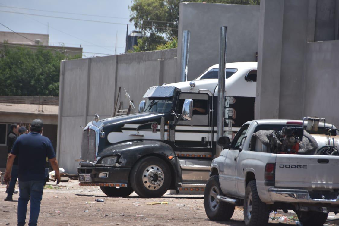 $!Aseguran vehículos de la propiedad donde fue abatido ‘El Chore’