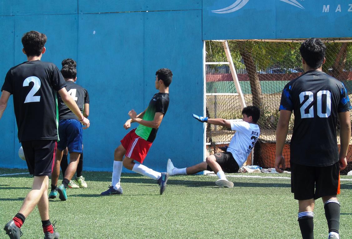 $!Prepa Jaramillo y Rosales Matutina comparten liderato en Liga Estudiantil de Futbol Rápido