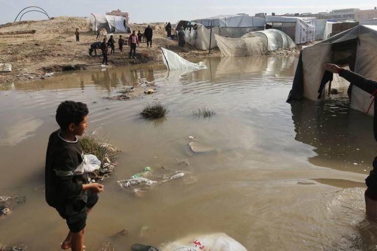 Alerta la OMS que asalto a Rafah podría llevar a una matanza