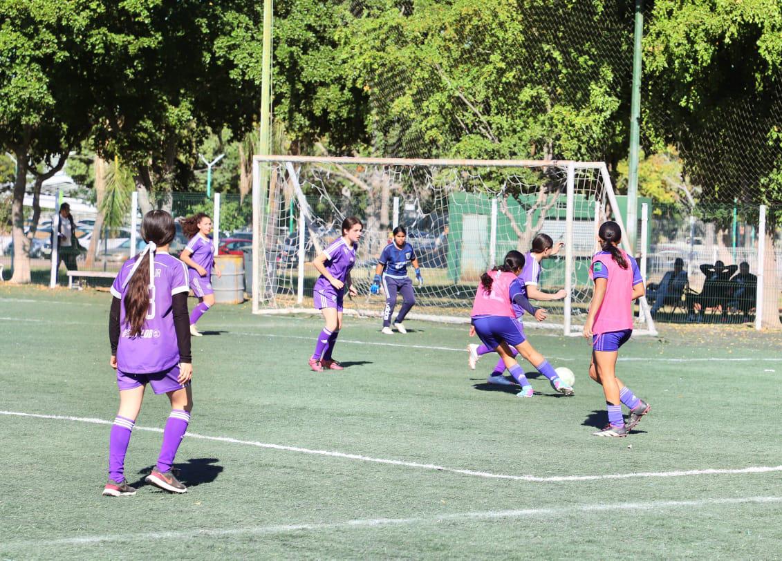 $!Avanza Culiacán sin problemas al Estatal de futbol