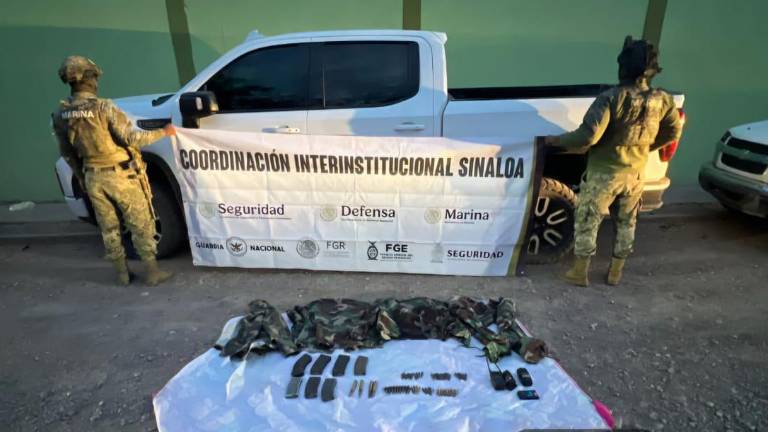 Vehículos, cartuchos, cargadores, equipo táctico y de comunicación, asegurados en Pueblos Unidos.