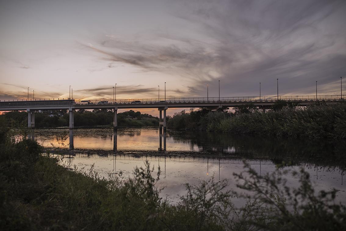 $!Paisaje desolado del Río Bravo, desde Ciudad Acuña, México, donde cientos de migrantes cruzaron diariamente antes de que los campamentos fueran desalojados por personas haitianas que llegaron a la frontera entre México y Estados Unidos.