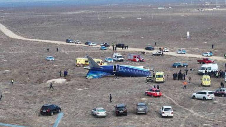 La caída de un avión comercial en espacio aéreo ruso fue el miércoles, en el que murieron 38 personas y otras 29 sobrevivieron.