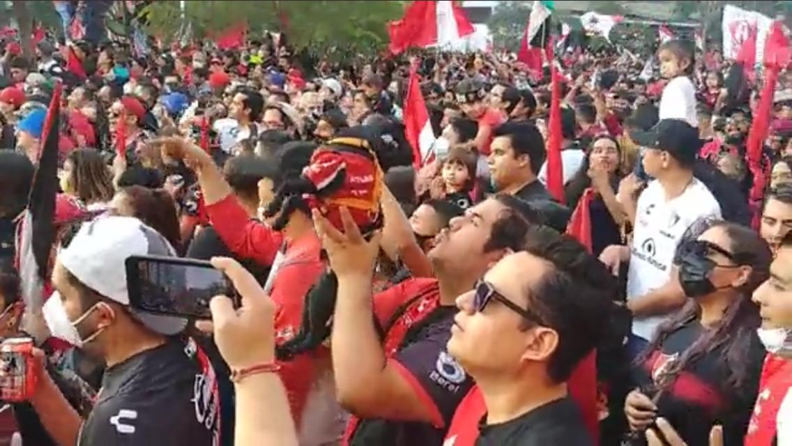 $!Guadalajara se tiñe de rojinegro, con desfile del campeón Atlas