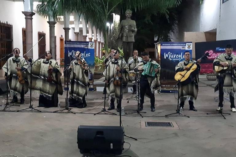 El Mariachi Los Plebes brinda una noche de serenata