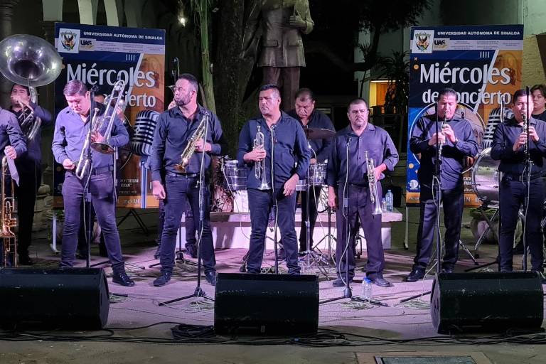 Invade la música de banda el Edificio Central