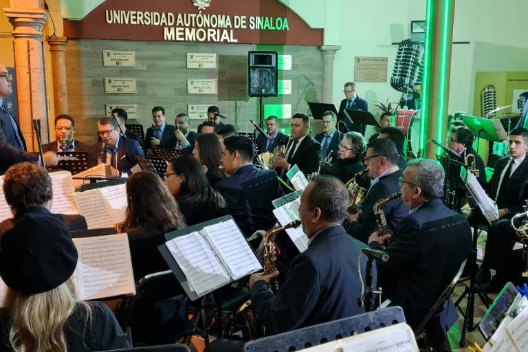 Ofrece concierto navideño la Banda Sinfónica de la UAS