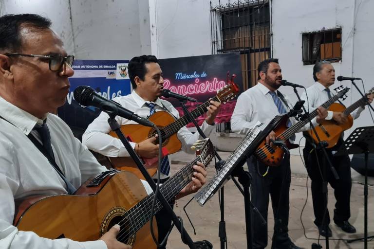 Enamora el Cuarteto Universitario con baladas