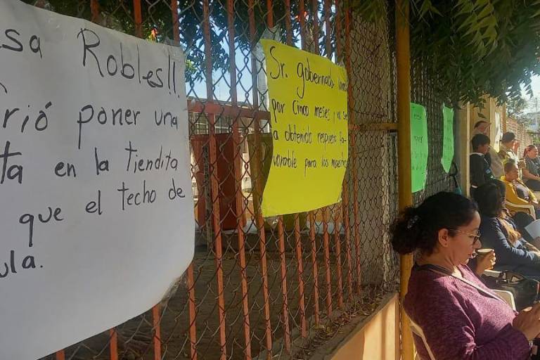 Toman Primaria en Escuinapa; piden que SEPyC no regrese a la directora suspendida