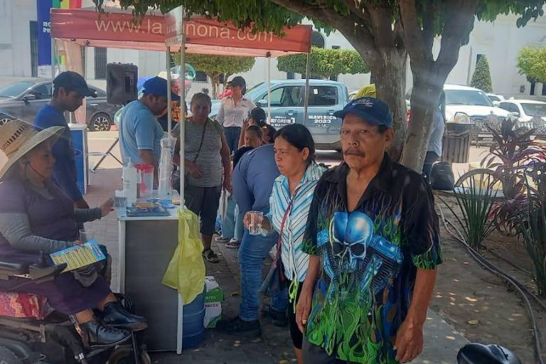 Instala Salud punto de hidratación en Escuinapa