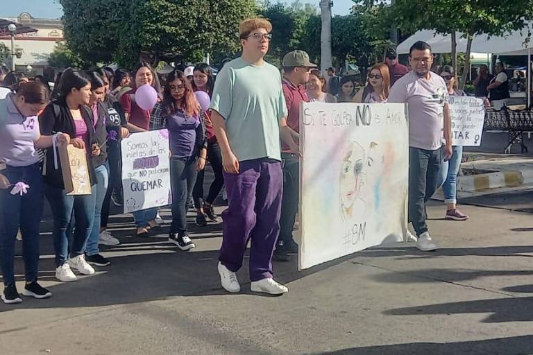 Marchan DIF e IMMUJER con estudiantes de Preparatoria de Escuinapa