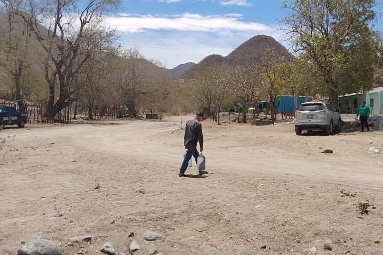 Dos años sin lluvia y dos tambos de agua para tres familias, la realidad en las zonas más alejadas de Sinaloa