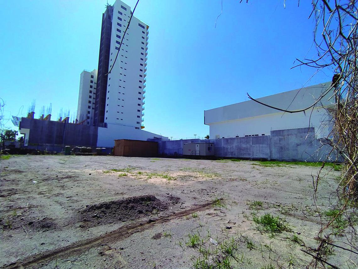$!Terreno donde se construiría la gasolinera y que fue reconstruido tras las obras interrumpidas.